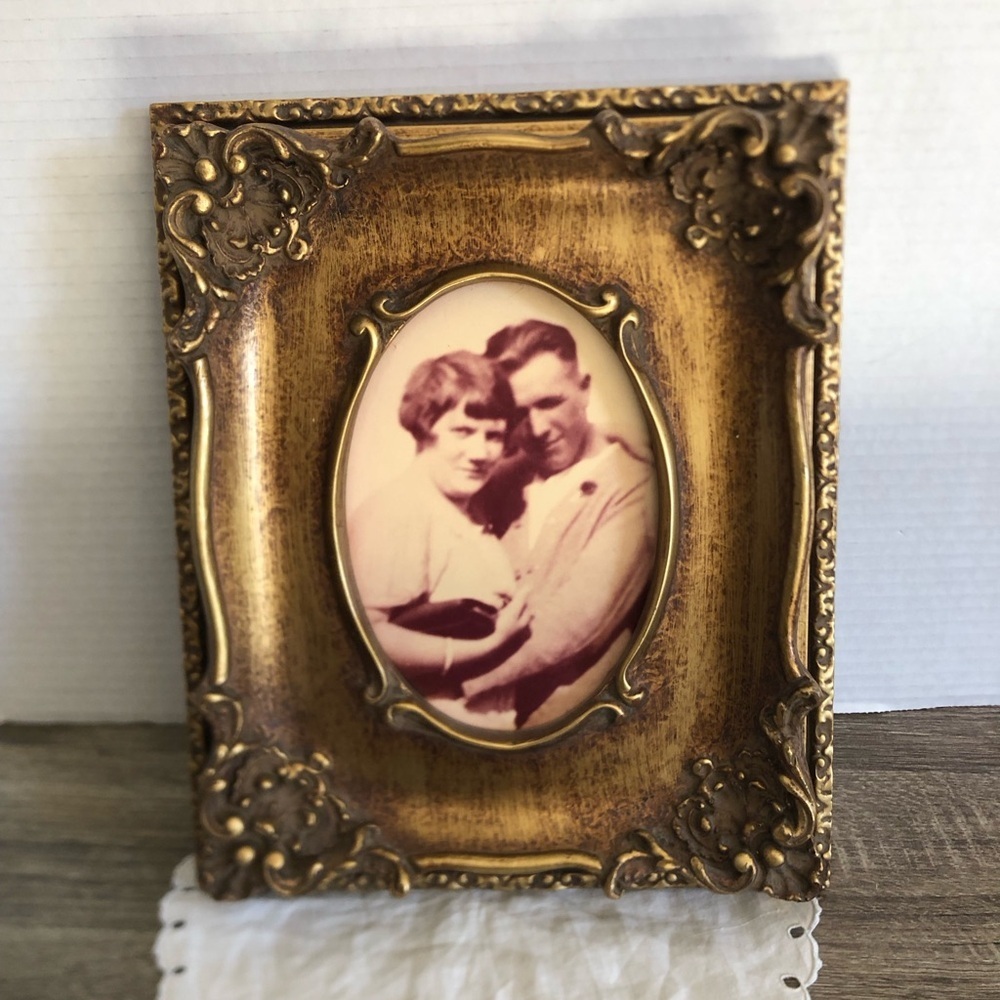 Vtg Gold Ornate Frame with Old Photograph
